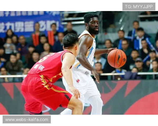 老将“神奇”汤普森四十二岁，反应与打击质量下滑明显