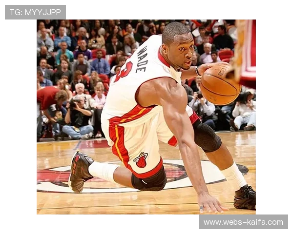 韦德劈扣篮筐意外失手，镜头捕捉莱利场下懊恼反应